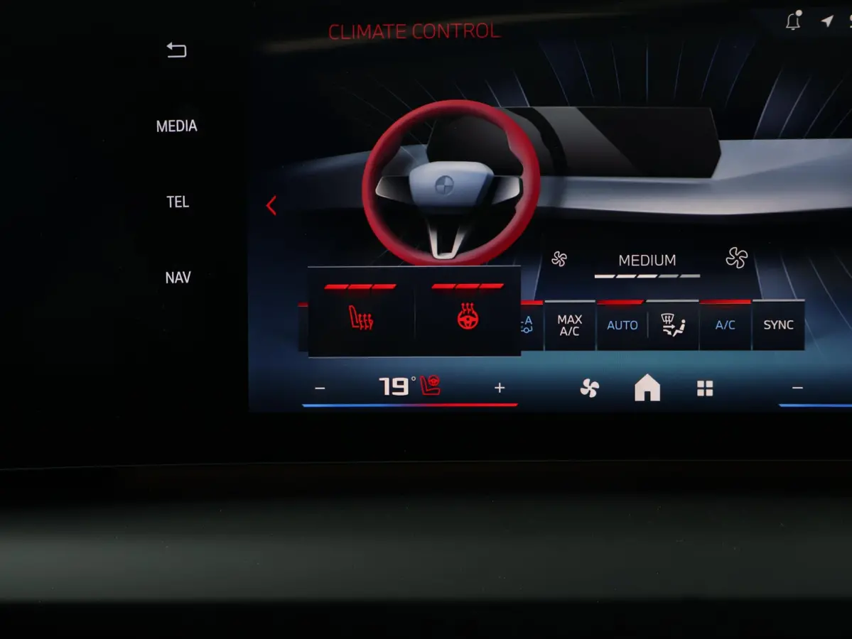 M235 xDrive | M Sportpakket Pro | M Compound remsysteem | Panoramadak | Harman Kardon | Head-Up Display