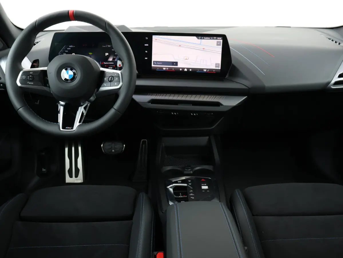 M235 xDrive | M Sportpakket Pro | M Compound remsysteem | Panoramadak | Harman Kardon | Head-Up Display