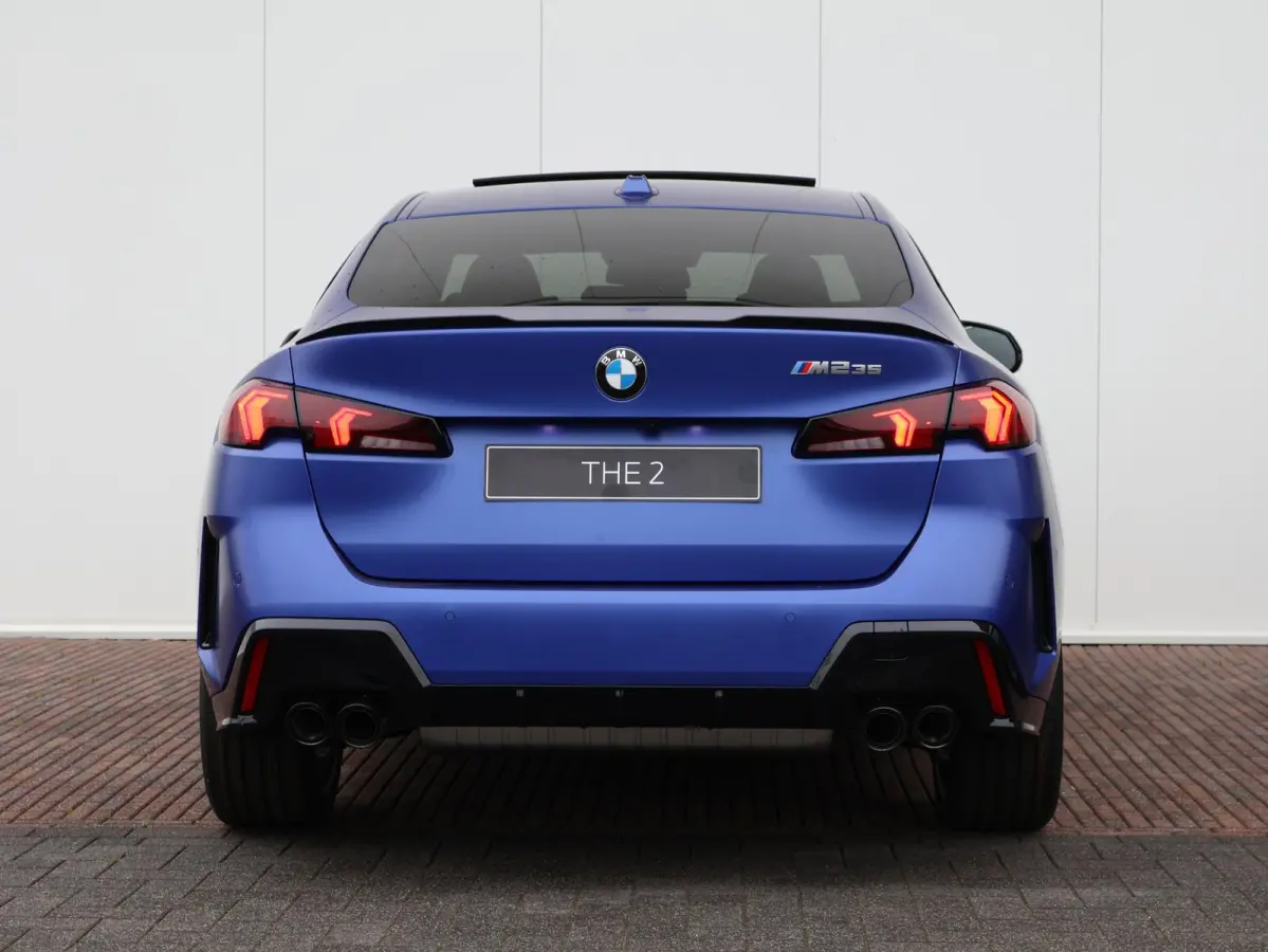 M235 xDrive | M Sportpakket Pro | M Compound remsysteem | Panoramadak | Harman Kardon | Head-Up Display