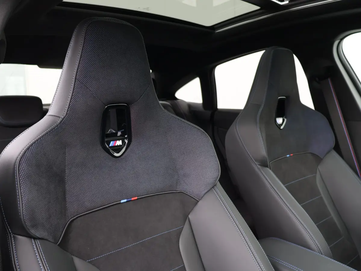 M235 xDrive | M Sportpakket Pro | M Compound remsysteem | Panoramadak | Harman Kardon | Head-Up Display