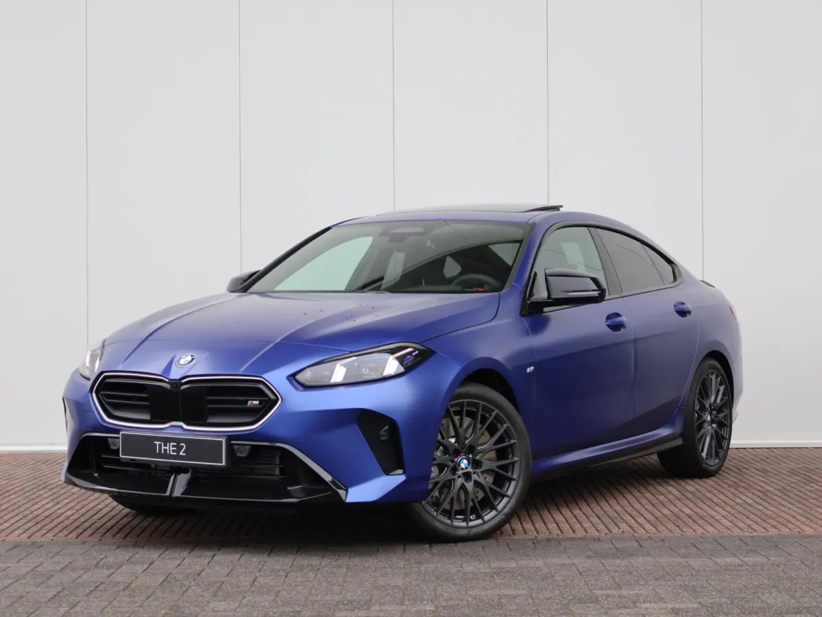 M235 xDrive | M Sportpakket Pro | M Compound remsysteem | Panoramadak | Harman Kardon | Head-Up Display
