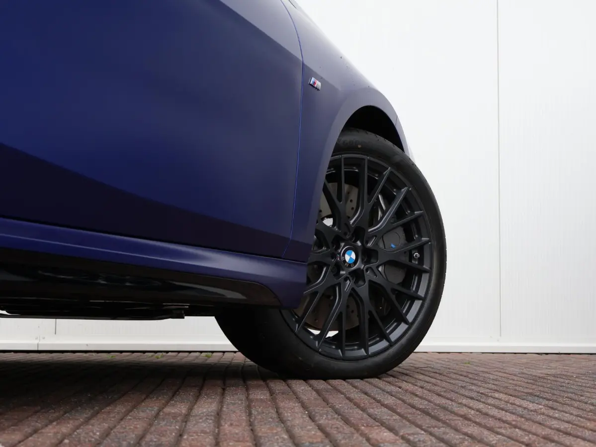M235 xDrive | M Sportpakket Pro | M Compound remsysteem | Panoramadak | Harman Kardon | Head-Up Display