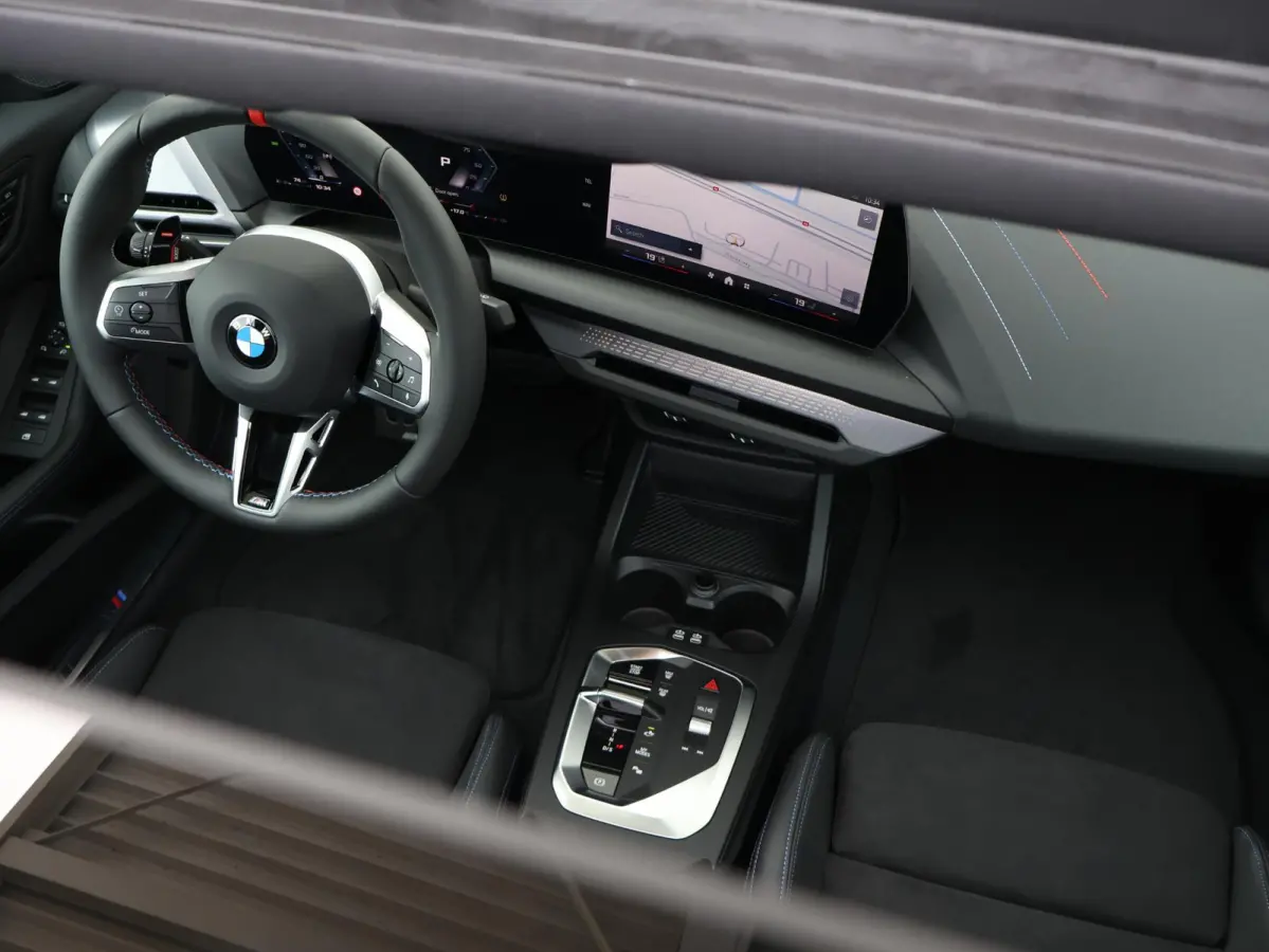 M235 xDrive | M Sportpakket Pro | M Compound remsysteem | Panoramadak | Harman Kardon | Head-Up Display