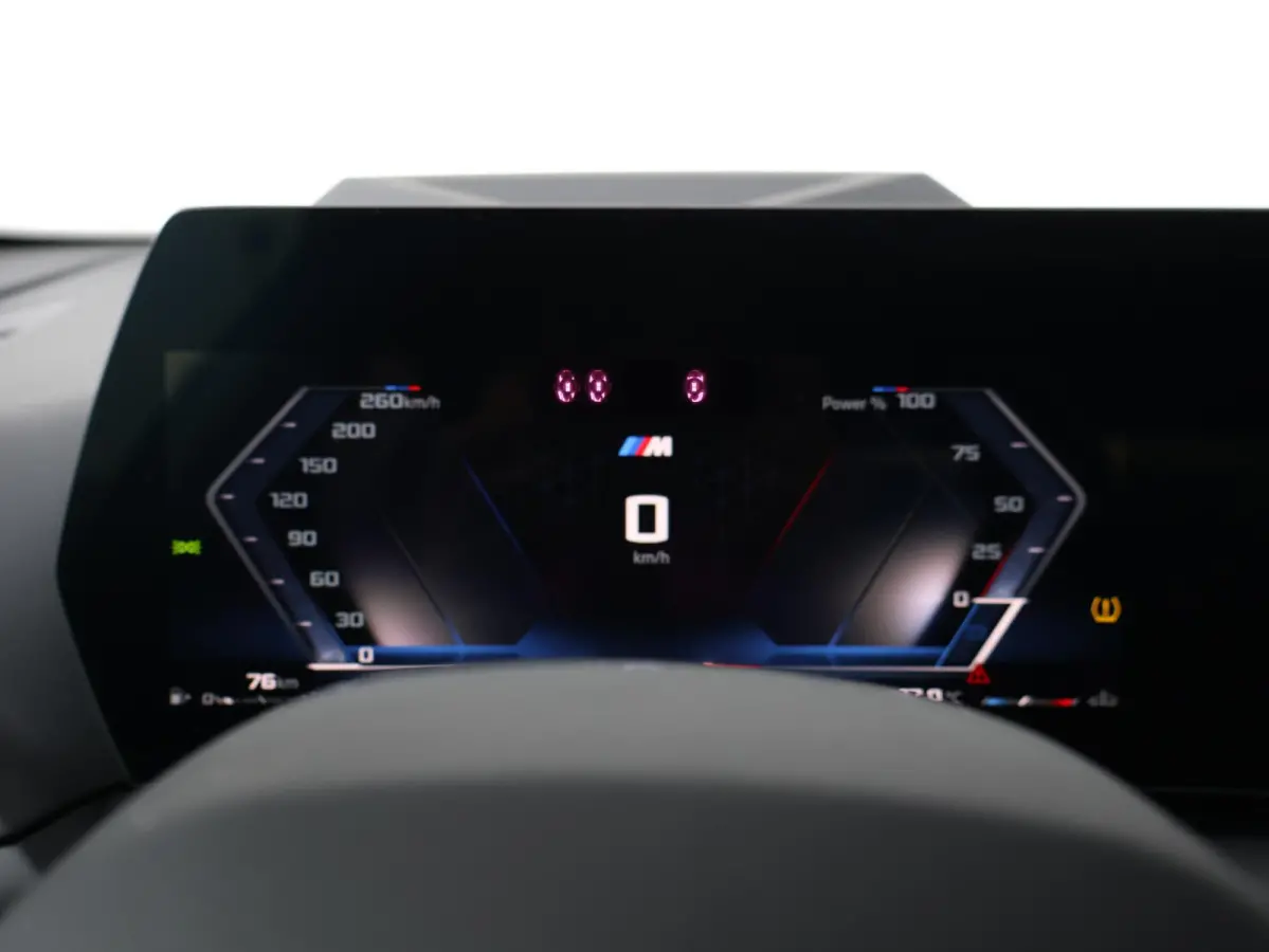 M235 xDrive | M Sportpakket Pro | M Compound remsysteem | Panoramadak | Harman Kardon | Head-Up Display
