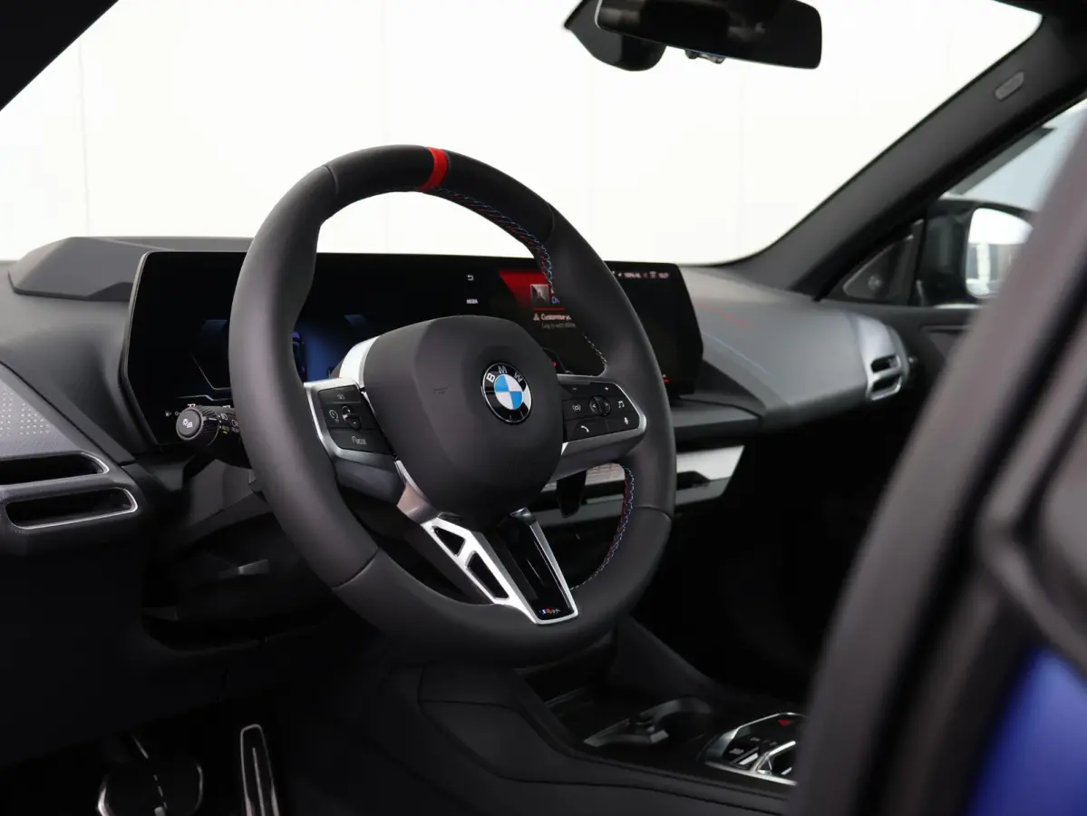 M235 xDrive | M Sportpakket Pro | M Compound remsysteem | Panoramadak | Harman Kardon | Head-Up Display