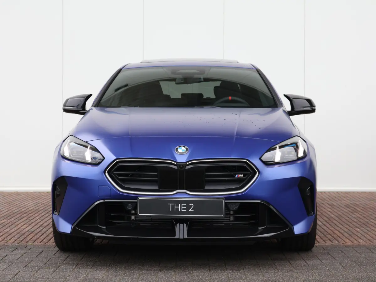 M235 xDrive | M Sportpakket Pro | M Compound remsysteem | Panoramadak | Harman Kardon | Head-Up Display