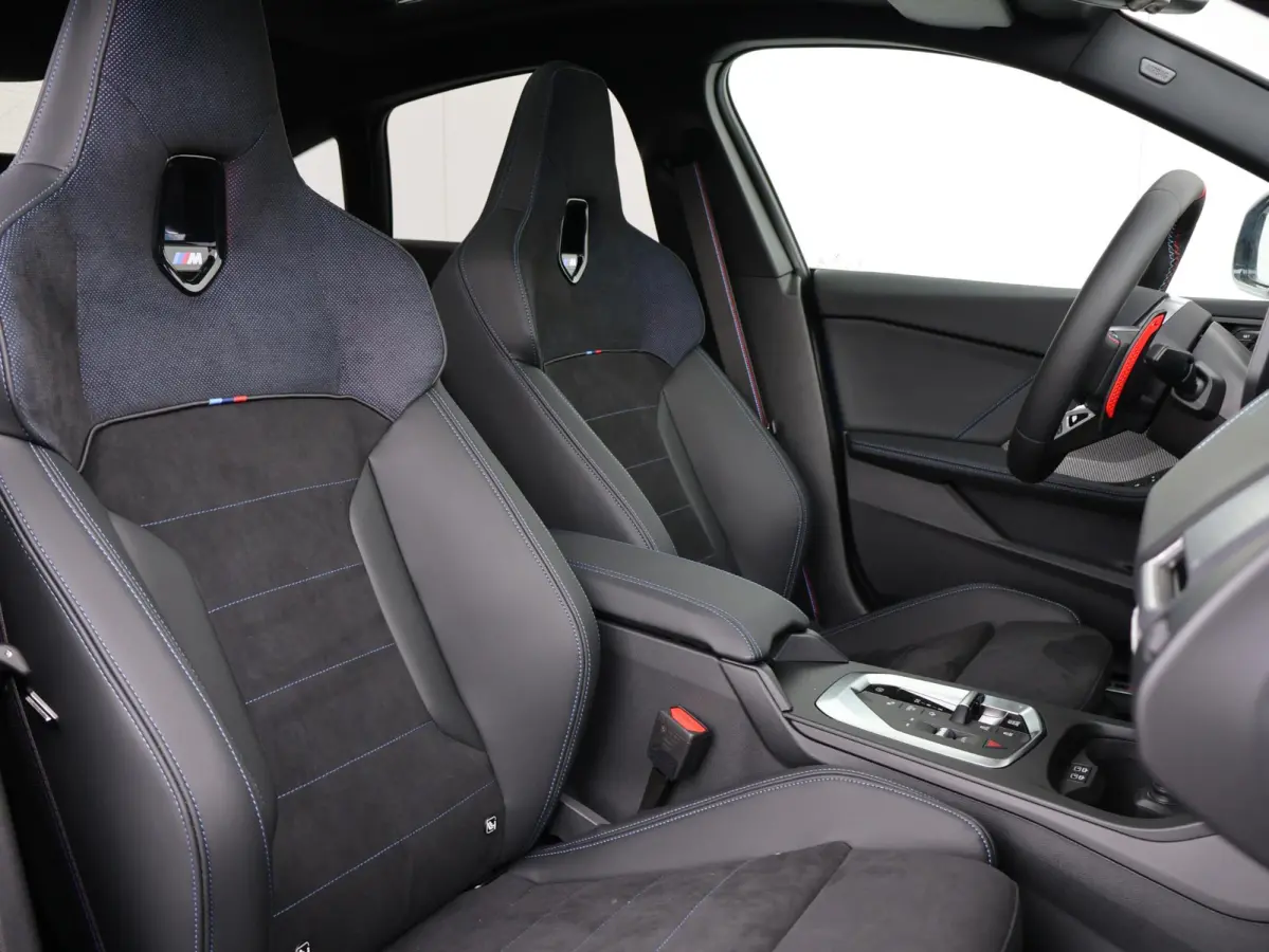 M235 xDrive | M Sportpakket Pro | M Compound remsysteem | Panoramadak | Harman Kardon | Head-Up Display