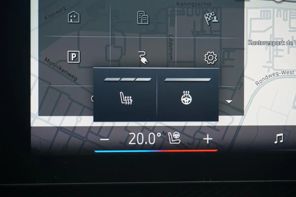 eDrive40 | M Sportpakket Pro | Harman Kardon | Active Cruise Control | Elektrisch verstelbare stoelen | Trekhaak