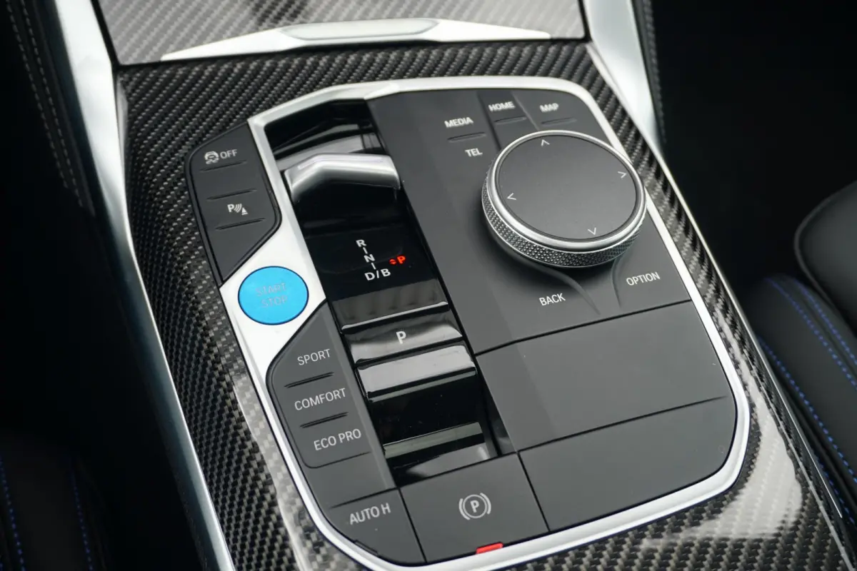 eDrive40 | M Sportpakket Pro | Harman Kardon | Active Cruise Control | Elektrisch verstelbare stoelen | Trekhaak