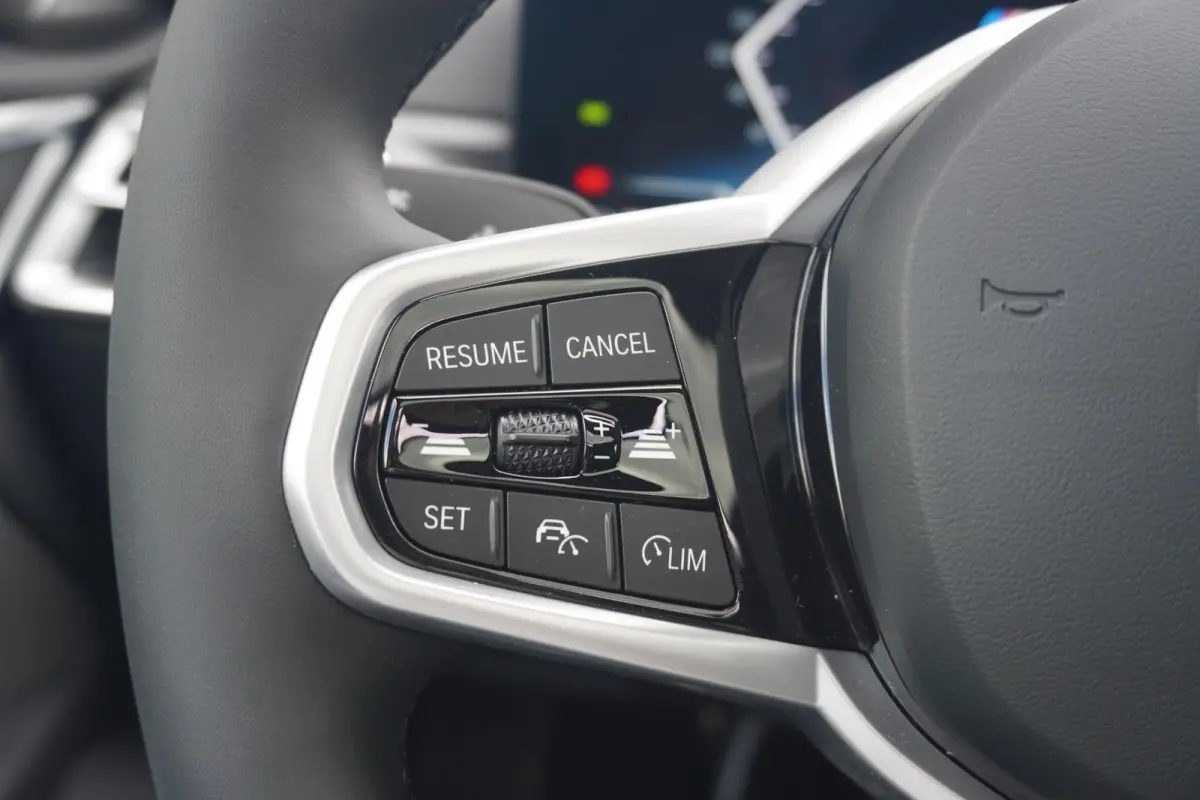 eDrive40 | M Sportpakket Pro | Harman Kardon | Active Cruise Control | Elektrisch verstelbare stoelen | Trekhaak