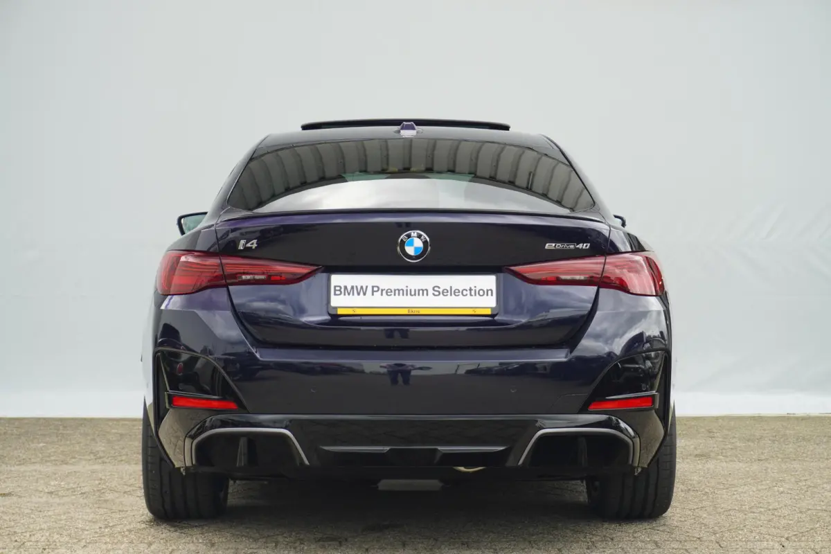 eDrive40 | M Sportpakket Pro | Harman Kardon | Active Cruise Control | Elektrisch verstelbare stoelen | Trekhaak