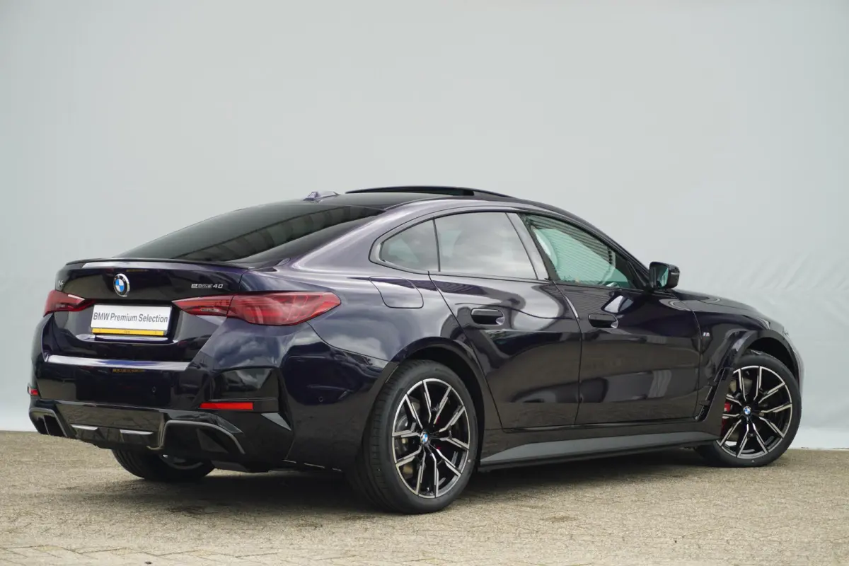 eDrive40 | M Sportpakket Pro | Harman Kardon | Active Cruise Control | Elektrisch verstelbare stoelen | Trekhaak