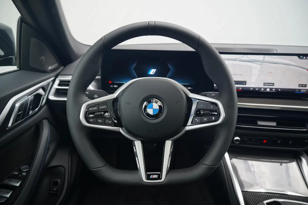 eDrive40 | M Sportpakket Pro | Harman Kardon | Active Cruise Control | Elektrisch verstelbare stoelen | Trekhaak