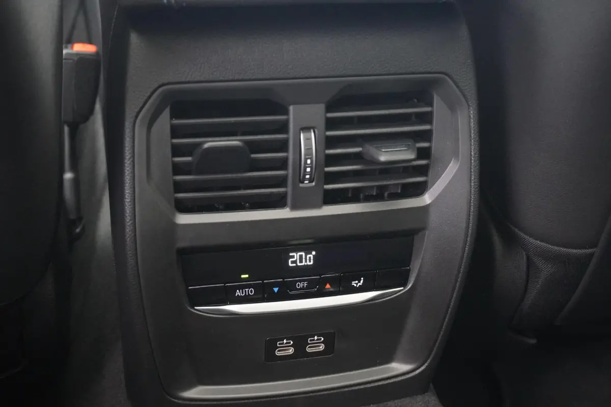 eDrive40 | M Sportpakket Pro | Harman Kardon | Active Cruise Control | Elektrisch verstelbare stoelen | Trekhaak