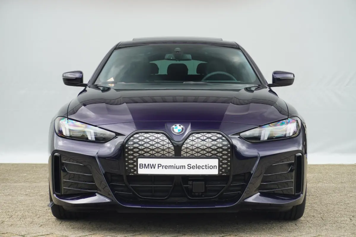 eDrive40 | M Sportpakket Pro | Harman Kardon | Active Cruise Control | Elektrisch verstelbare stoelen | Trekhaak
