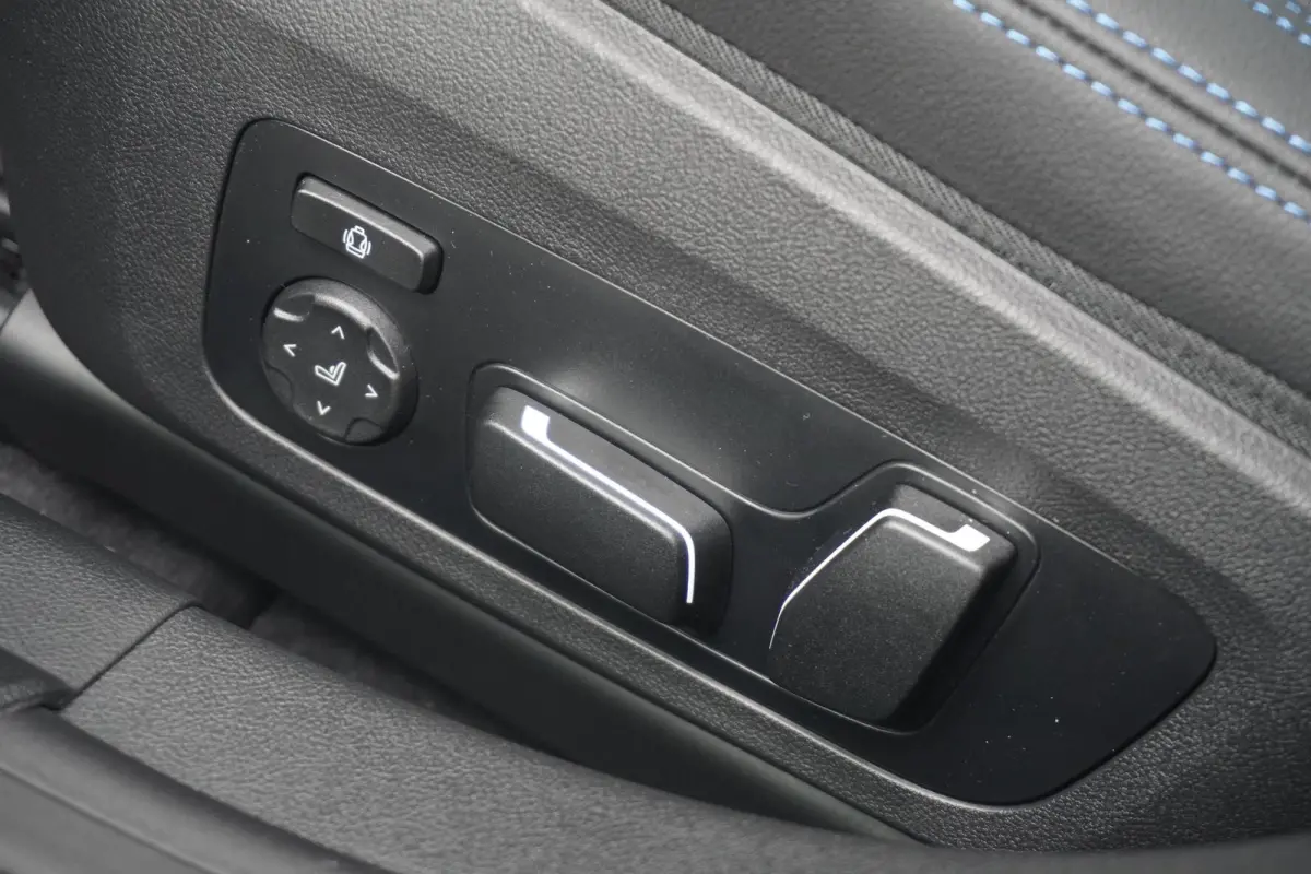 eDrive40 | M Sportpakket Pro | Harman Kardon | Active Cruise Control | Elektrisch verstelbare stoelen | Trekhaak