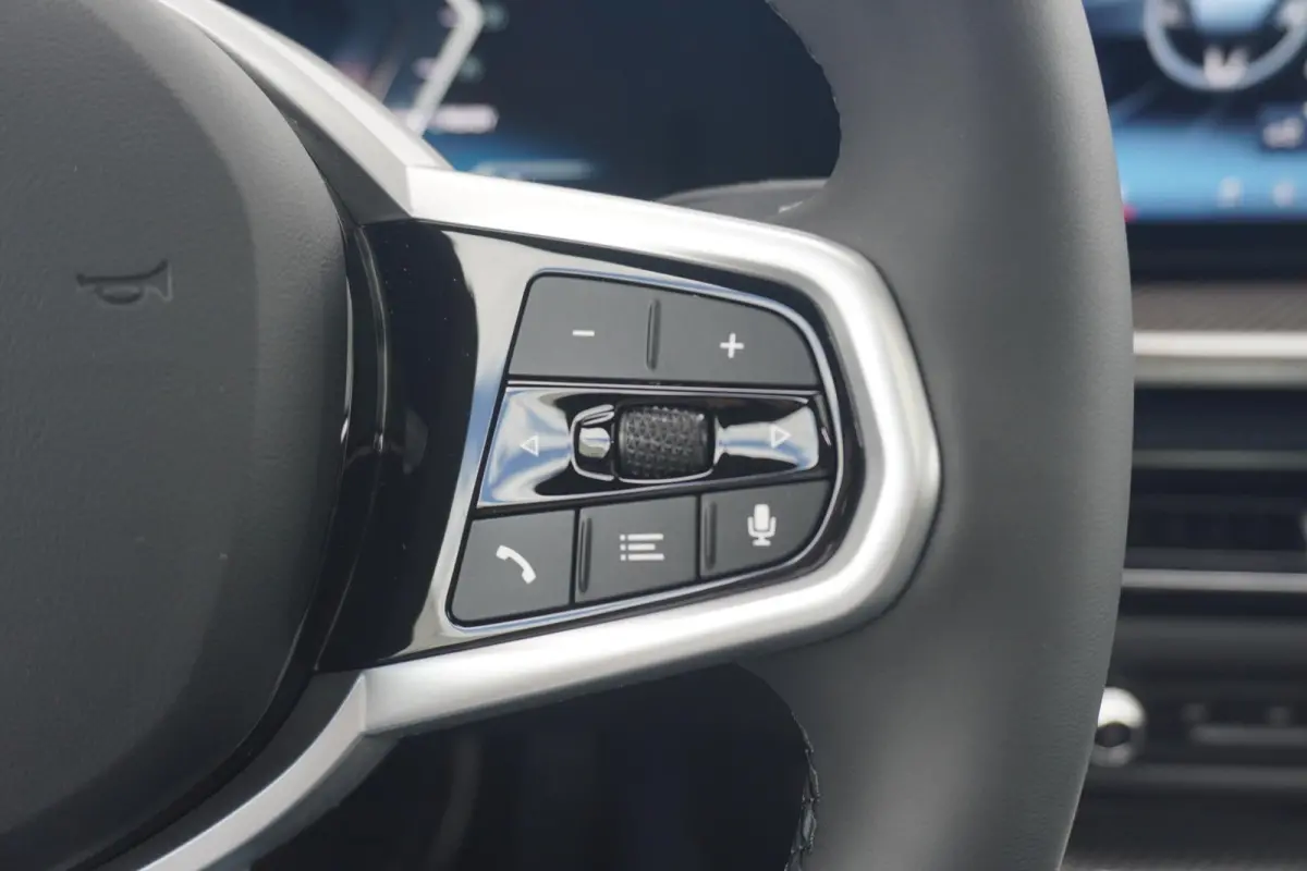eDrive40 | M Sportpakket Pro | Harman Kardon | Active Cruise Control | Elektrisch verstelbare stoelen | Trekhaak