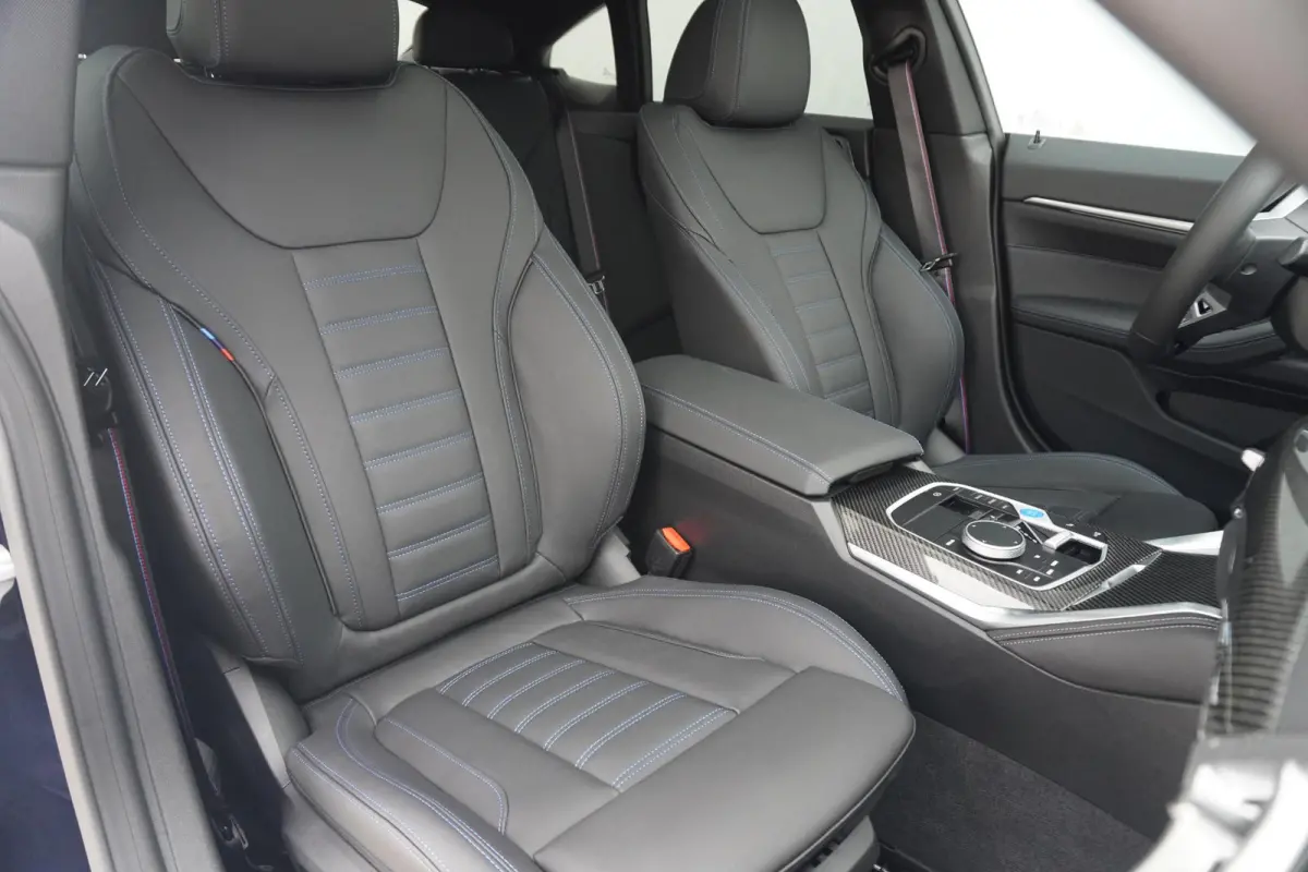 eDrive40 | M Sportpakket Pro | Harman Kardon | Active Cruise Control | Elektrisch verstelbare stoelen | Trekhaak
