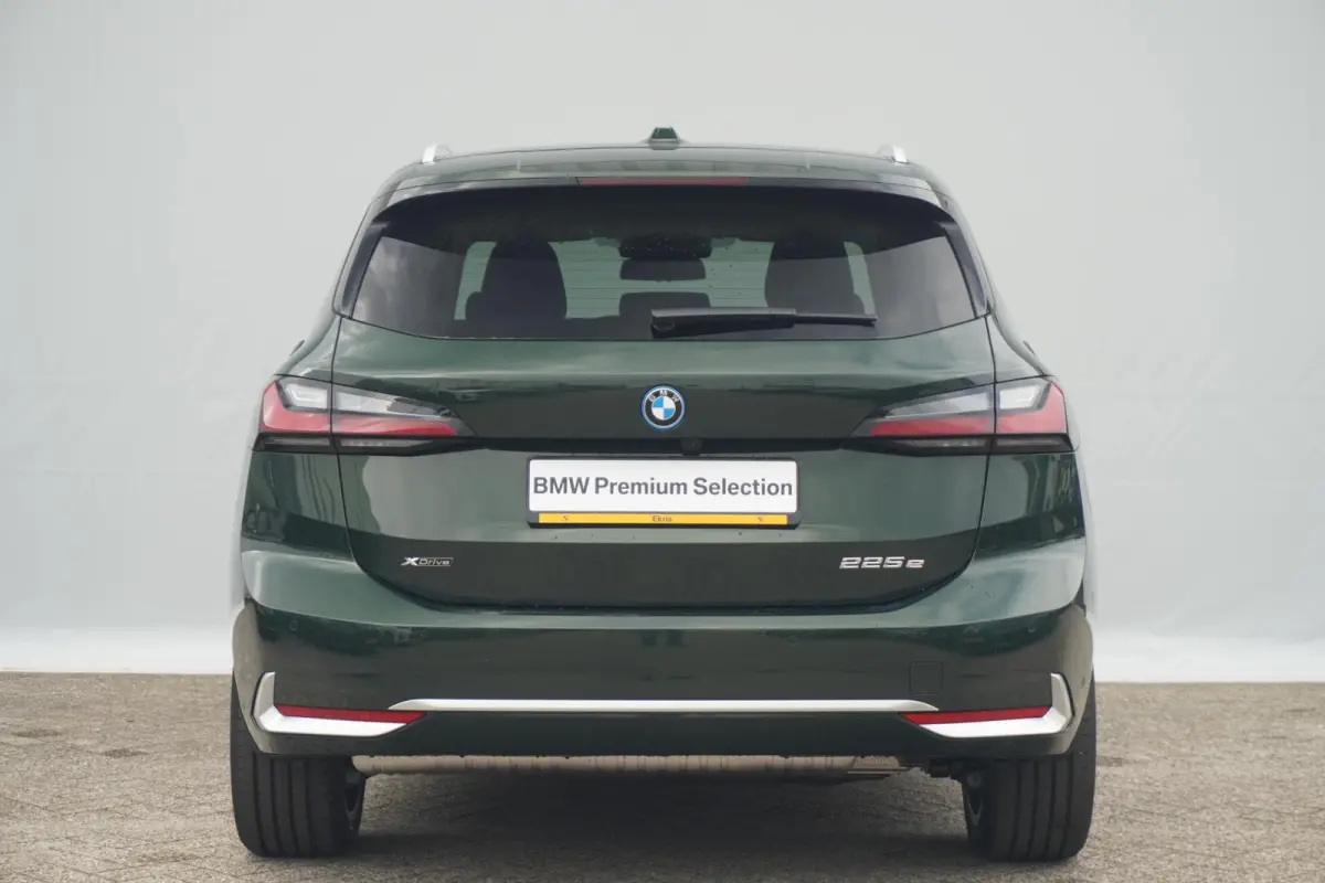 225e xDrive | Panoramadak | Harman Kardon | Elektrisch verstelbare stoelen | Trekhaak | Driving Assistant
