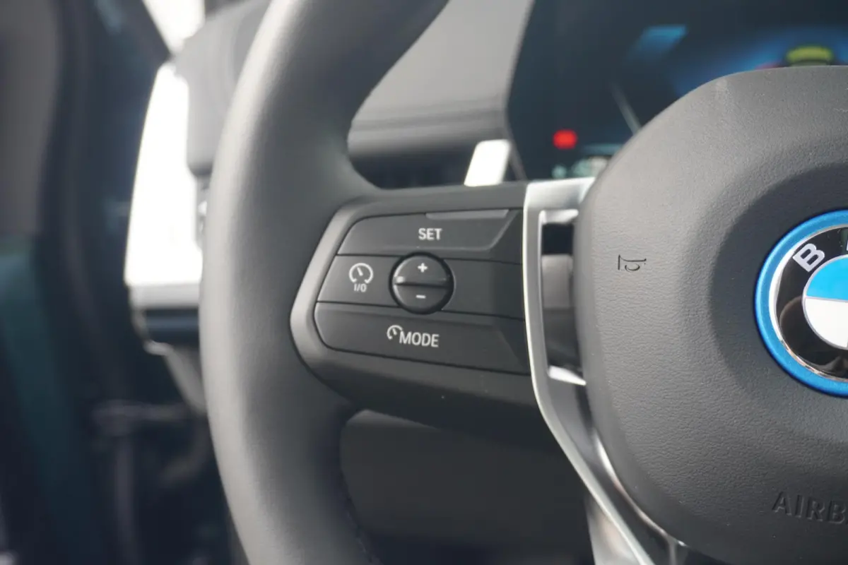 225e xDrive | Panoramadak | Harman Kardon | Elektrisch verstelbare stoelen | Trekhaak | Driving Assistant