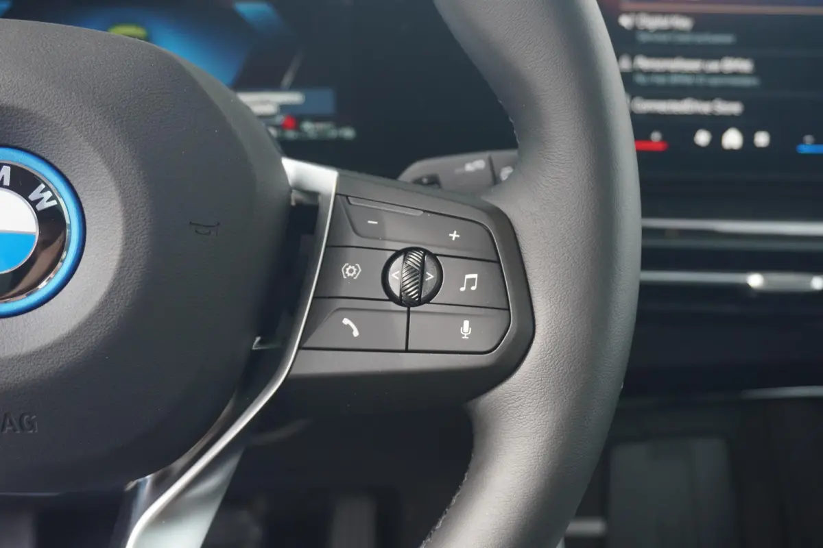 225e xDrive | Panoramadak | Harman Kardon | Elektrisch verstelbare stoelen | Trekhaak | Driving Assistant