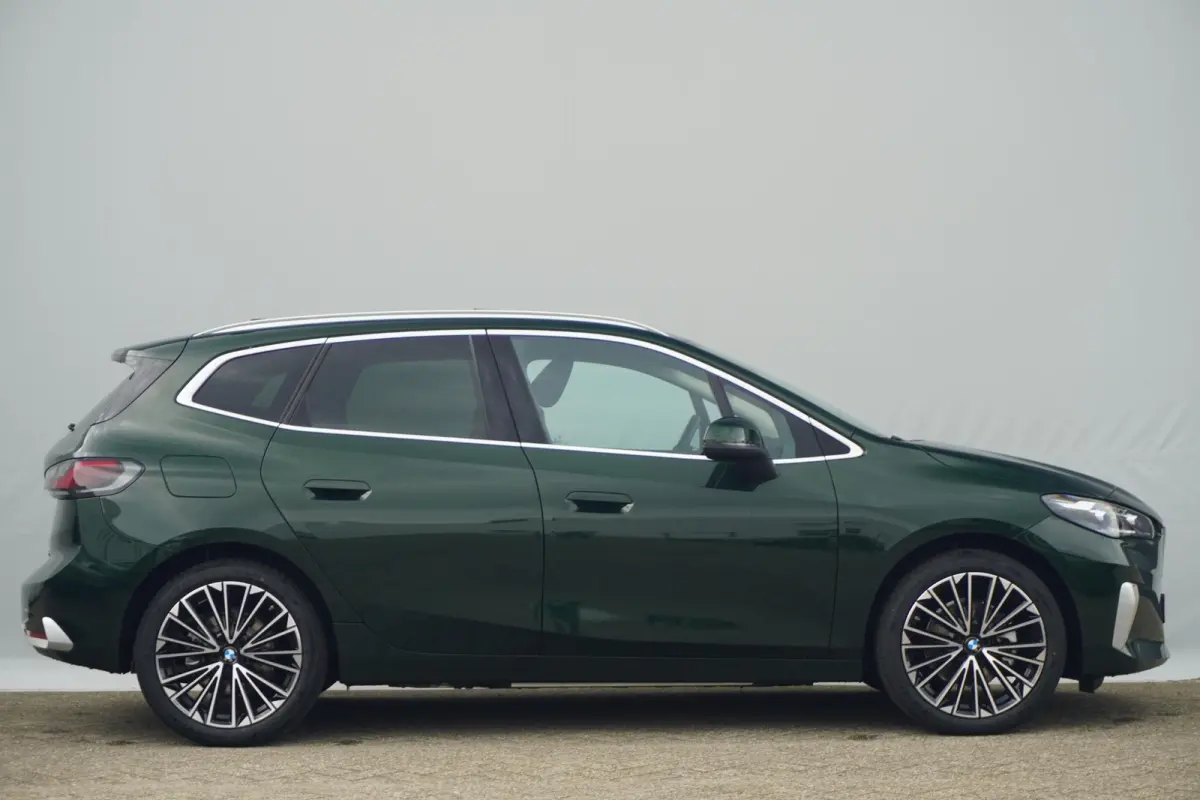 225e xDrive | Panoramadak | Harman Kardon | Elektrisch verstelbare stoelen | Trekhaak | Driving Assistant