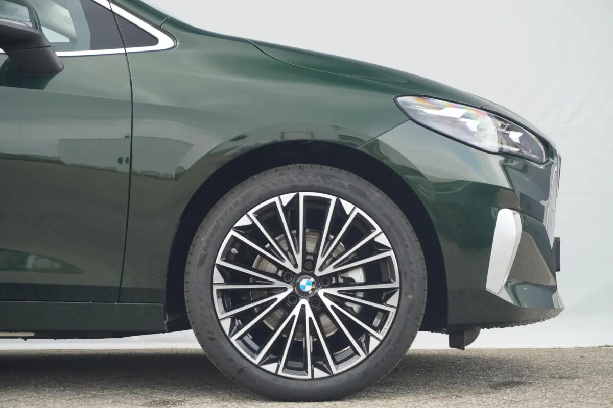 225e xDrive | Panoramadak | Harman Kardon | Elektrisch verstelbare stoelen | Trekhaak | Driving Assistant