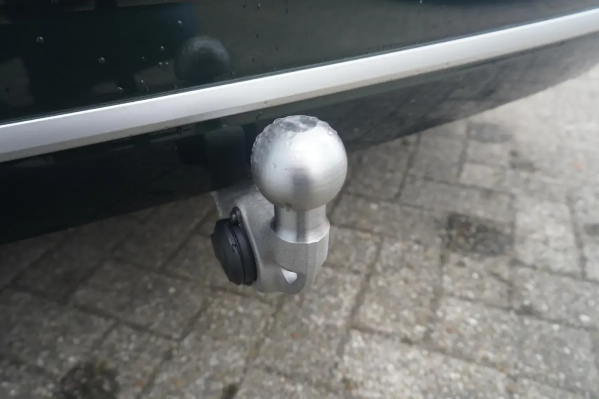 225e xDrive | Panoramadak | Harman Kardon | Elektrisch verstelbare stoelen | Trekhaak | Driving Assistant