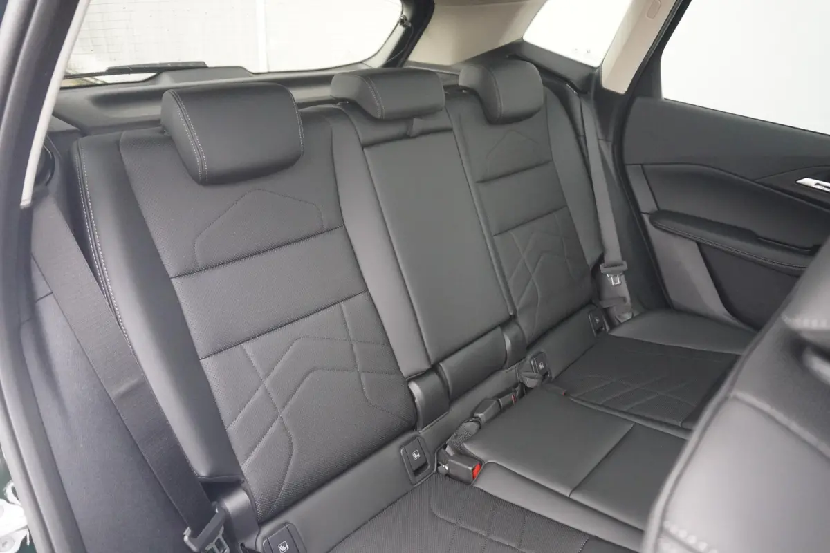 225e xDrive | Panoramadak | Harman Kardon | Elektrisch verstelbare stoelen | Trekhaak | Driving Assistant