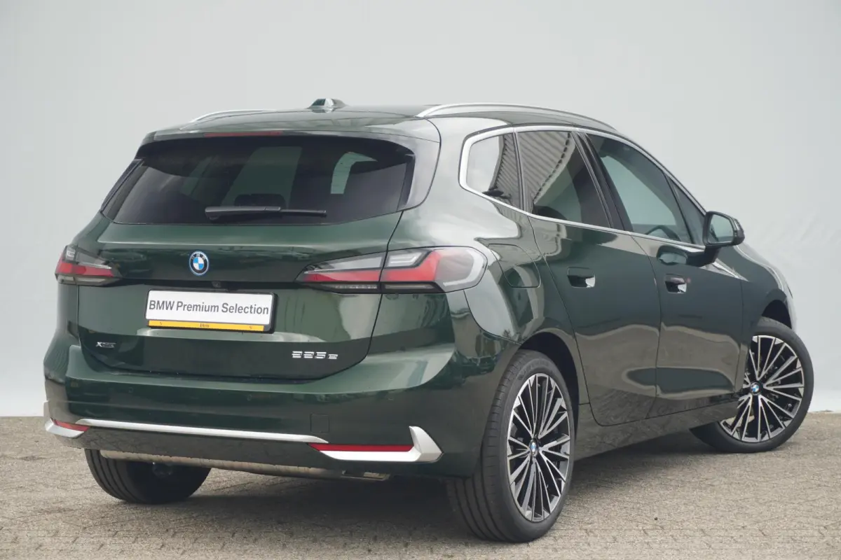 225e xDrive | Panoramadak | Harman Kardon | Elektrisch verstelbare stoelen | Trekhaak | Driving Assistant