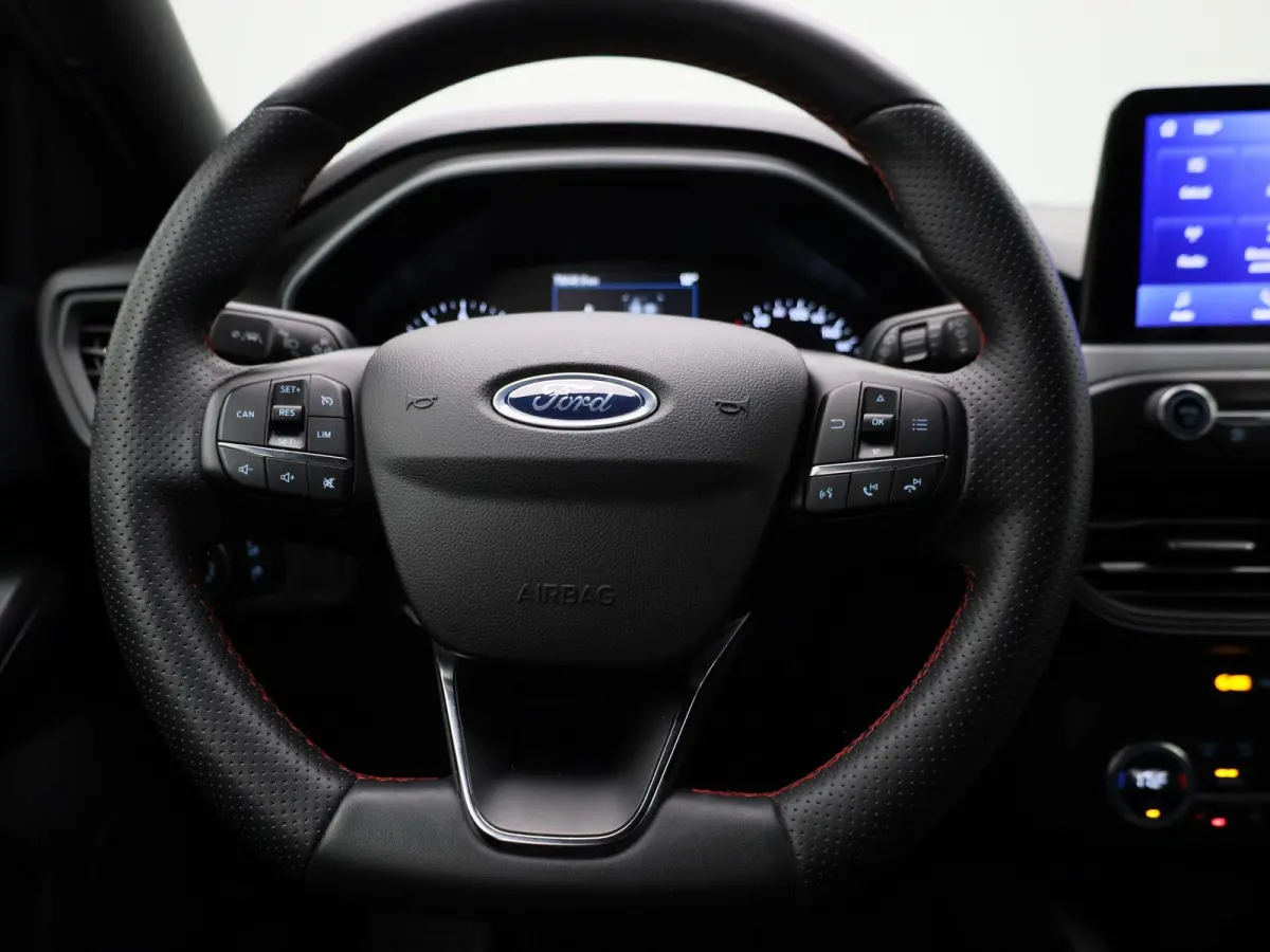 1.0 EcoBoost Hybrid ST Line | Achteruitrijcamera | Verwarmbare Voorstoelen/Stuurwiel/Voorruit | PDC | Cruise Control | Keyless Entry |