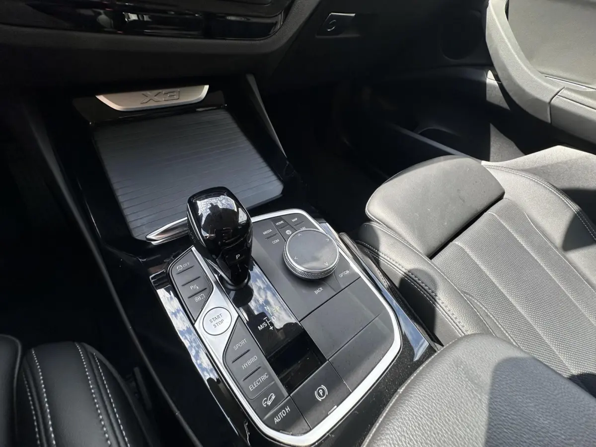 xDrive30e Business Edition Plus Climat control, Camera, Carplay, Bluetooth, LM..