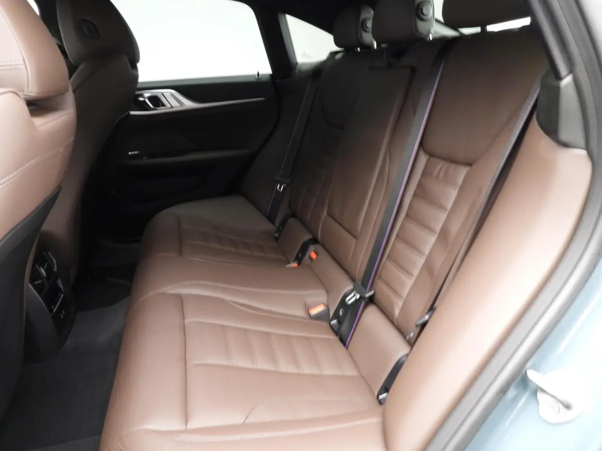 420i | M Sportpakket Pro | Schuif-/kanteldak | Harman Kardon | Stuurwielrand verwarmd