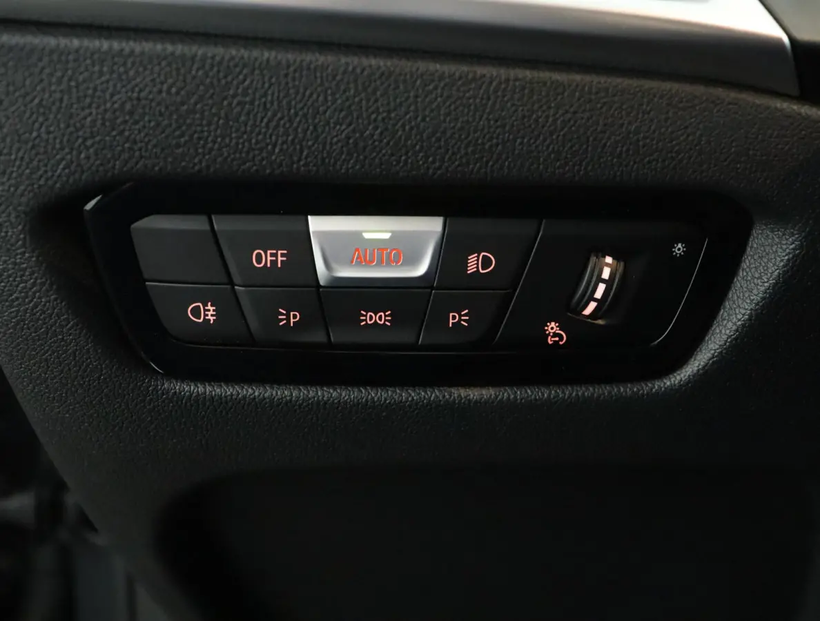 420i | M Sportpakket Pro | Schuif-/kanteldak | Head-Up Display | Active Cruise Control | Trekhaak |