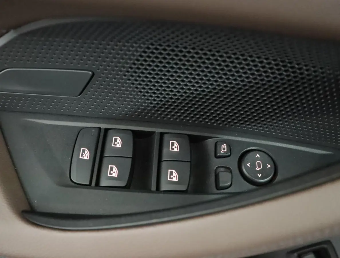 420i | M Sportpakket Pro | Schuif-/kanteldak | Head-Up Display | Active Cruise Control | Trekhaak |