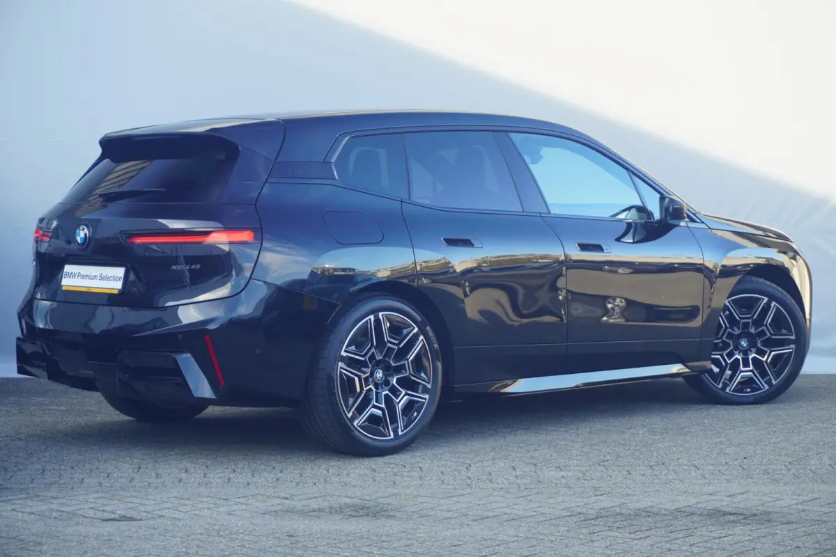 xDrive45 | M Sportpakket | Panoramadak Sky Lounge | Luchtvering | Stoelventilatie | Harman Kardon | Driving Assistant Professional