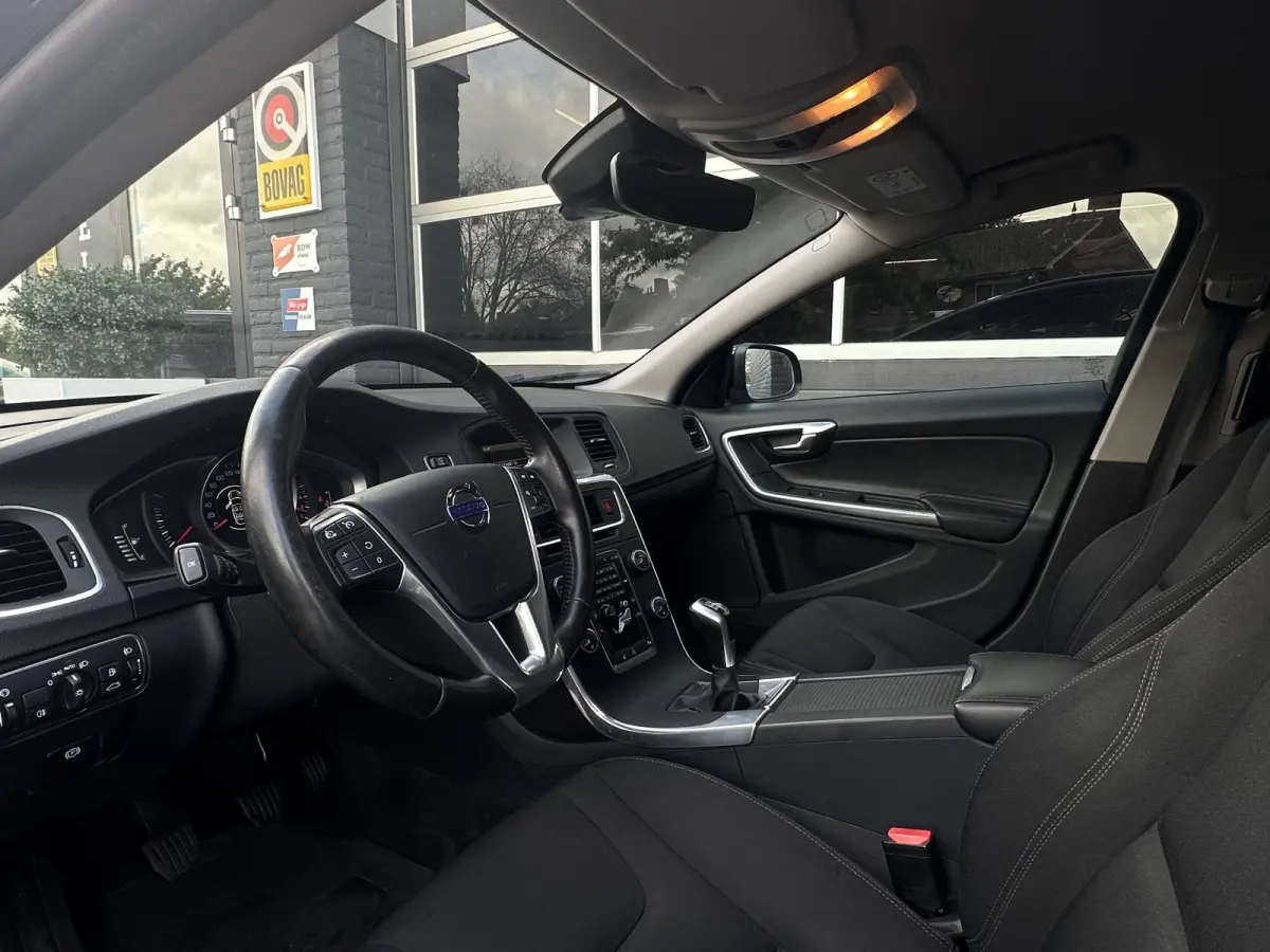 2.0 T3 Kinetic, Airco, Bluetooth, Cruise, Trekhaak, Radio, Stuur/ Stoelverwarming