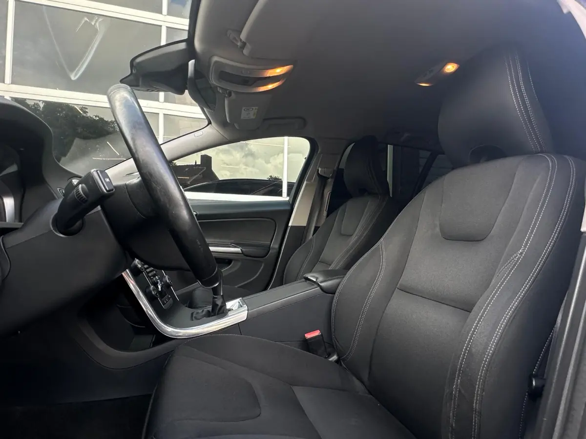 2.0 T3 Kinetic, Airco, Bluetooth, Cruise, Trekhaak, Radio, Stuur/ Stoelverwarming