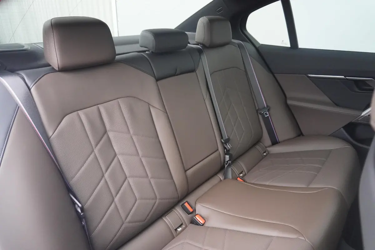 eDrive40 | M Sportpakket Pro | Panoramadak | Comfortstoelen met stoelventilatie | Bowers & Wilkins | Trekhaak