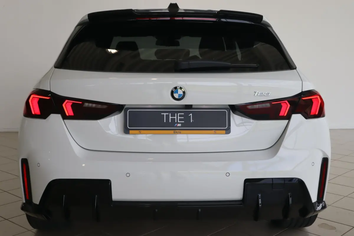 123 xDrive | M Sportpakket Pro | Harman Kardon | Head-Up Display | M Adaptief onderstel | Driving Assistant Plus