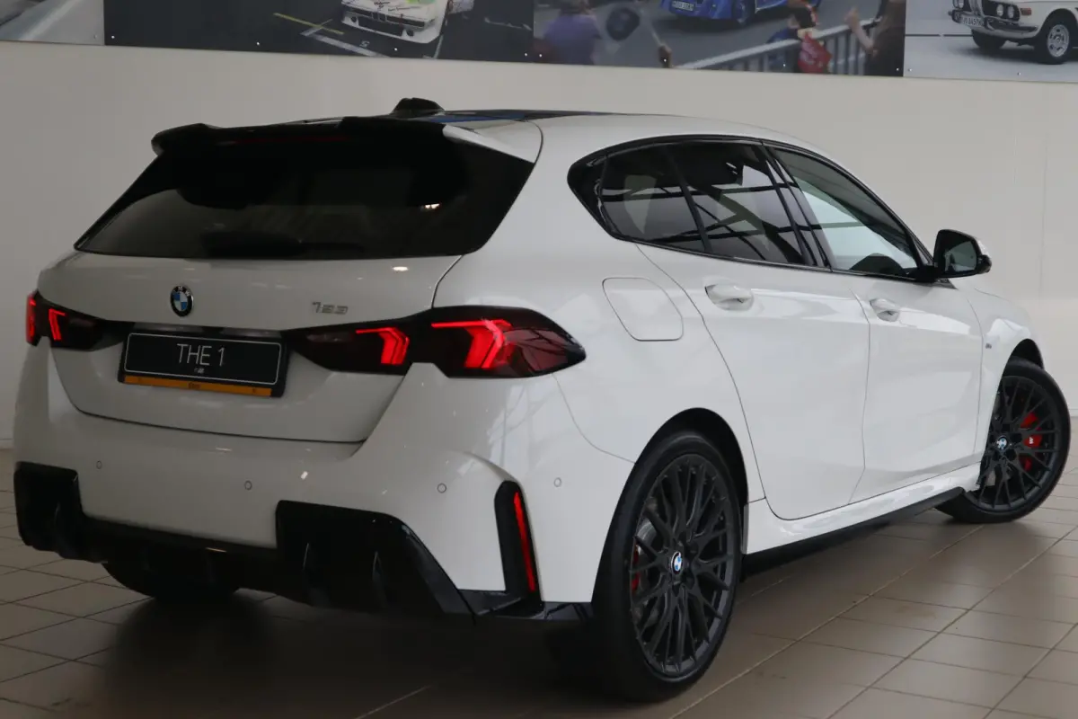 123 xDrive | M Sportpakket Pro | Harman Kardon | Head-Up Display | M Adaptief onderstel | Driving Assistant Plus