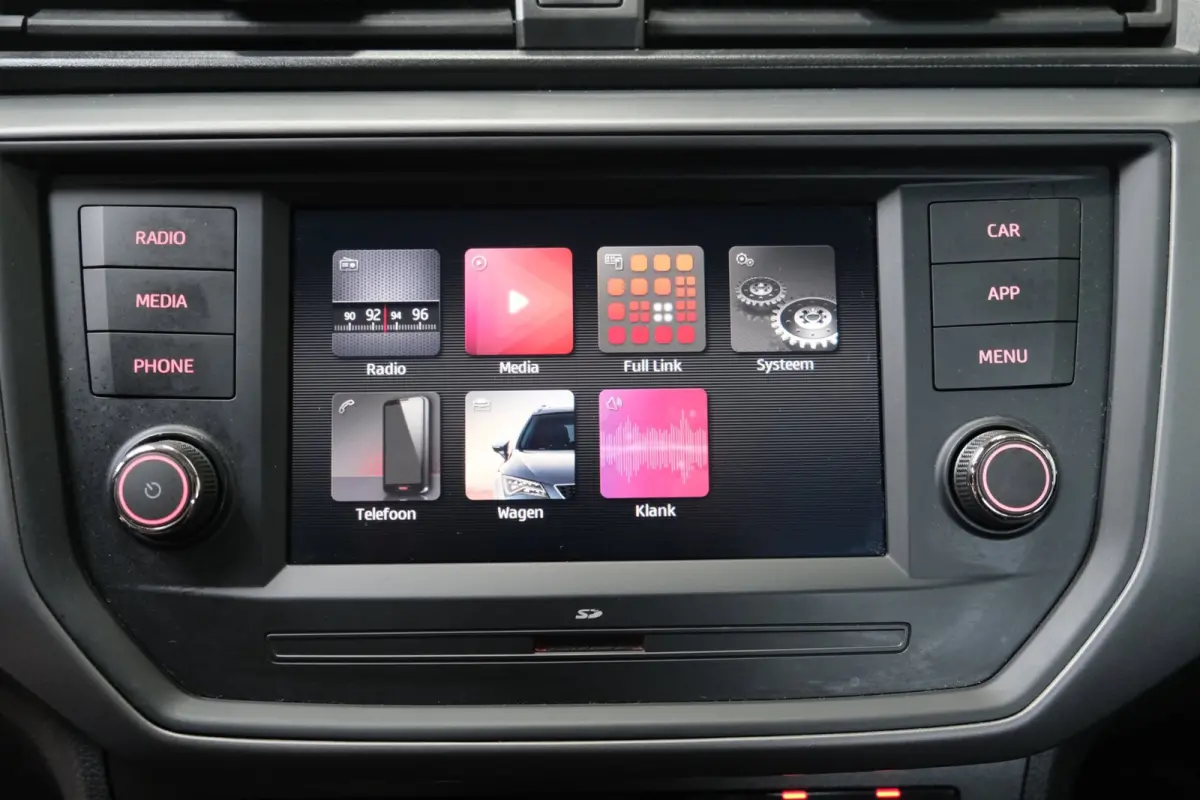 1.0 TSI Style - N.A.P. Airco, Cruise, Virtueel display, Carplay.