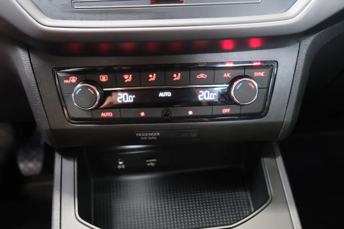 1.0 TSI Style - N.A.P. Airco, Cruise, Virtueel display, Carplay.