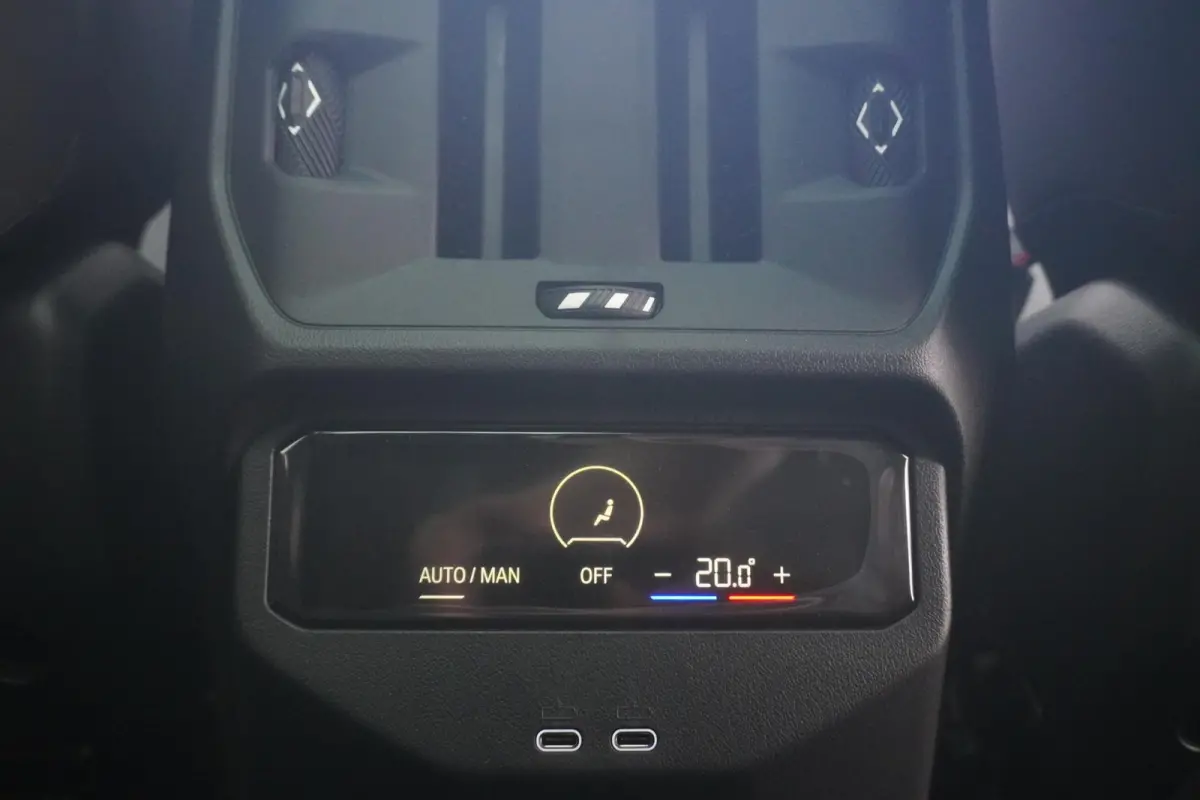 30e xDrive | M Sportpakket Pro | Panoramadak | Harman Kardon | Driving Assistant Professional | Trekhaak