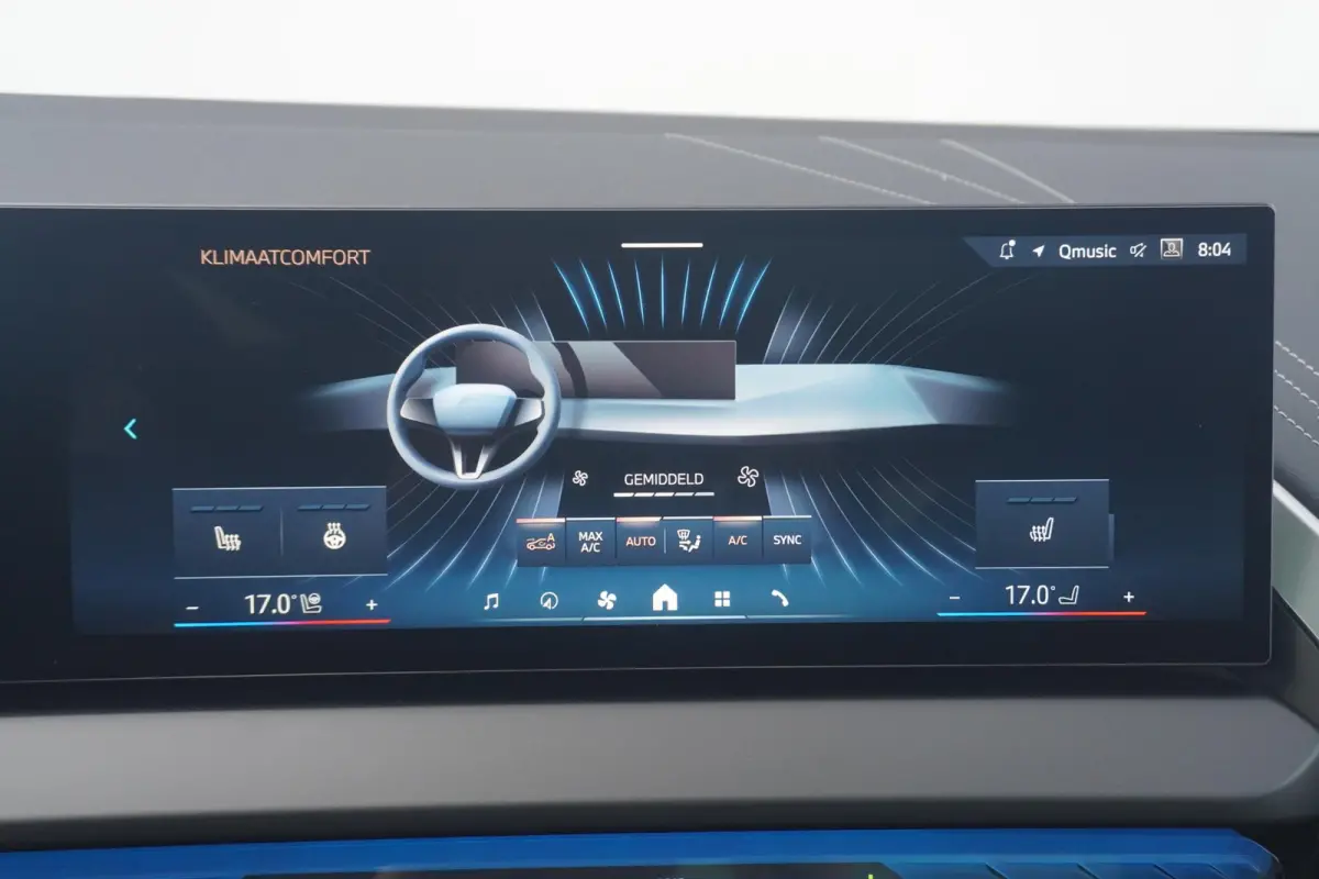 30e xDrive | M Sportpakket Pro | Panoramadak | Harman Kardon | Driving Assistant Professional | Trekhaak