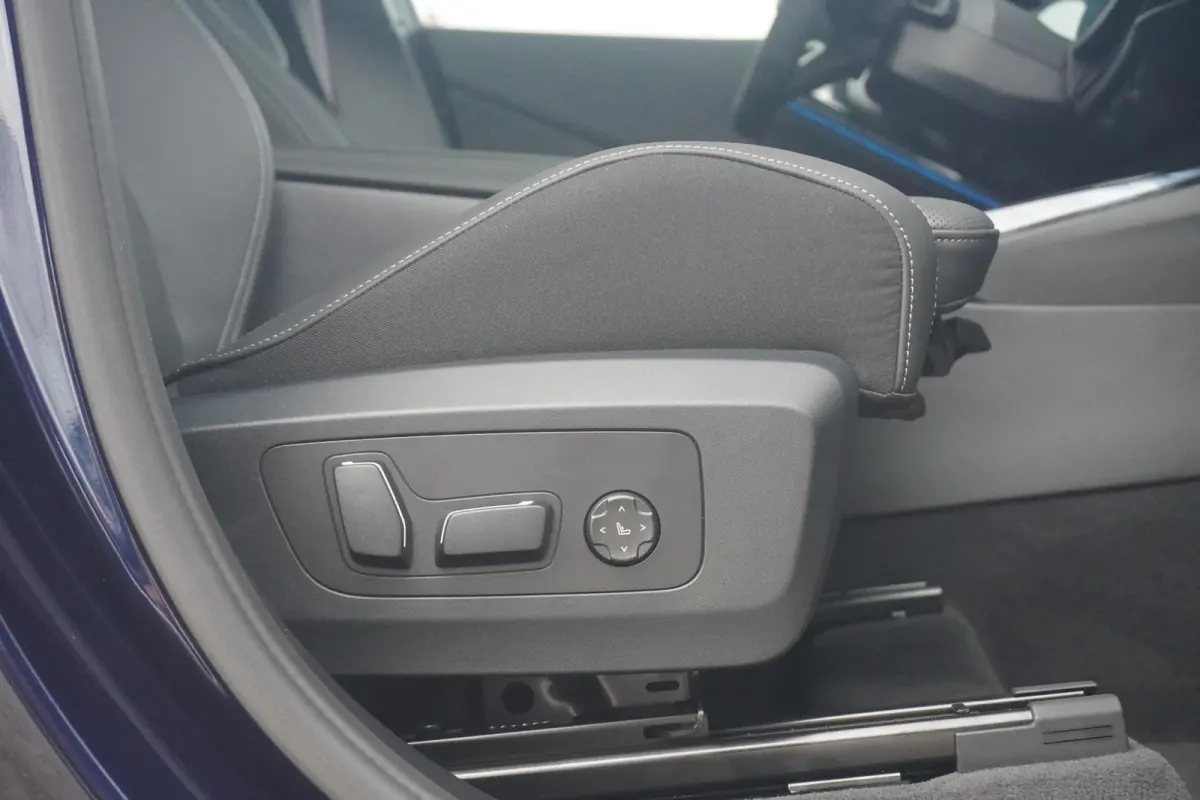 30e xDrive | M Sportpakket Pro | Panoramadak | Harman Kardon | Driving Assistant Professional | Trekhaak