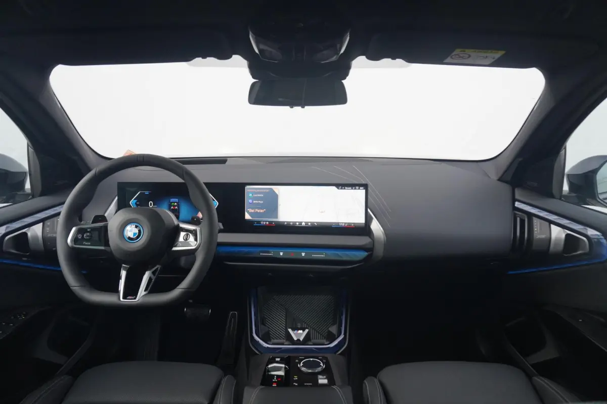 30e xDrive | M Sportpakket Pro | Panoramadak | Harman Kardon | Driving Assistant Professional | Trekhaak
