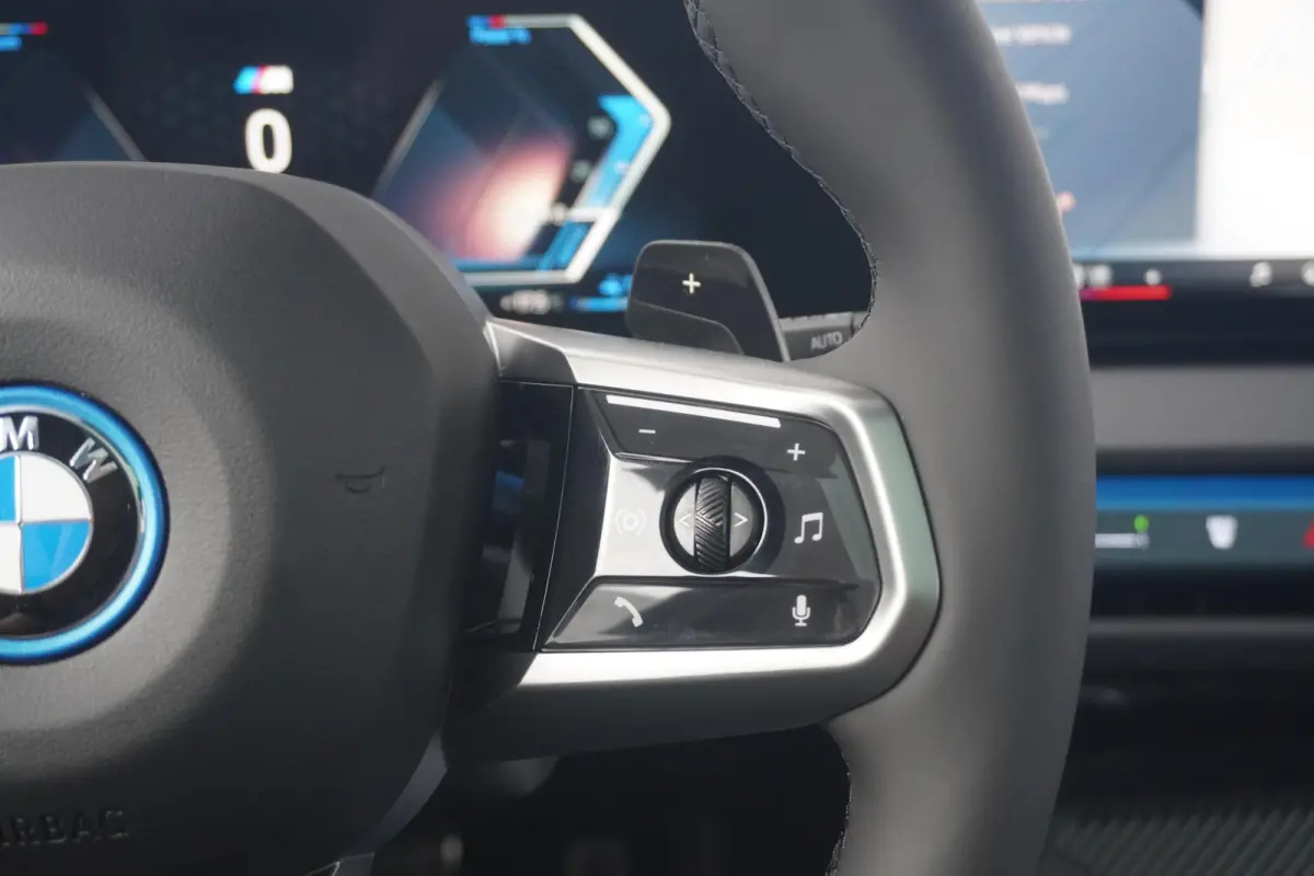 30e xDrive | M Sportpakket Pro | Panoramadak | Harman Kardon | Driving Assistant Professional | Trekhaak