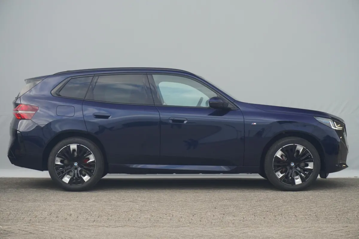 30e xDrive | M Sportpakket Pro | Panoramadak | Harman Kardon | Driving Assistant Professional | Trekhaak
