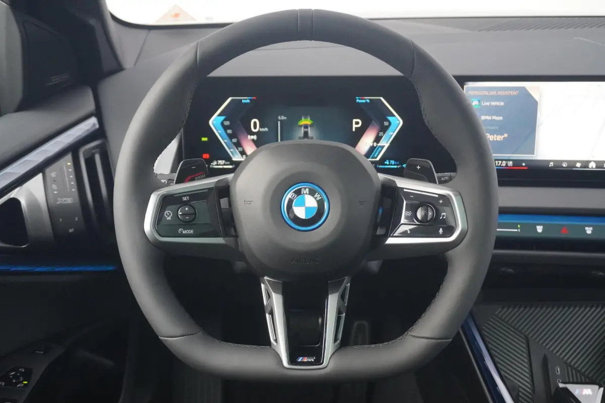 30e xDrive | M Sportpakket Pro | Panoramadak | Harman Kardon | Driving Assistant Professional | Trekhaak